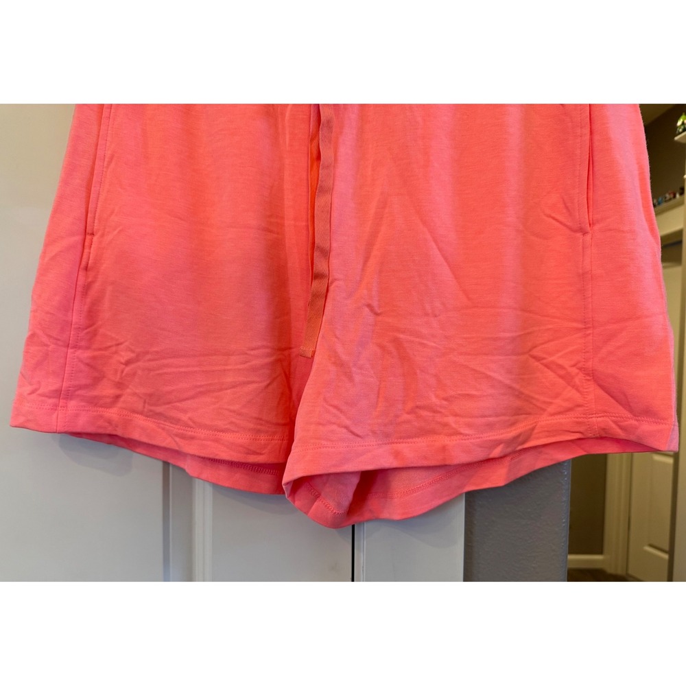 Women's Coral Color NWT Lou & Grey (LOFT) Soft Flexible Athletic Shorts Size L - Picture 3 of 8